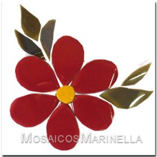 Flor vermelha com pétalas redondas e folhas